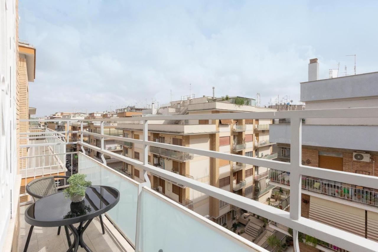 Apartment Sweet Maya Rom